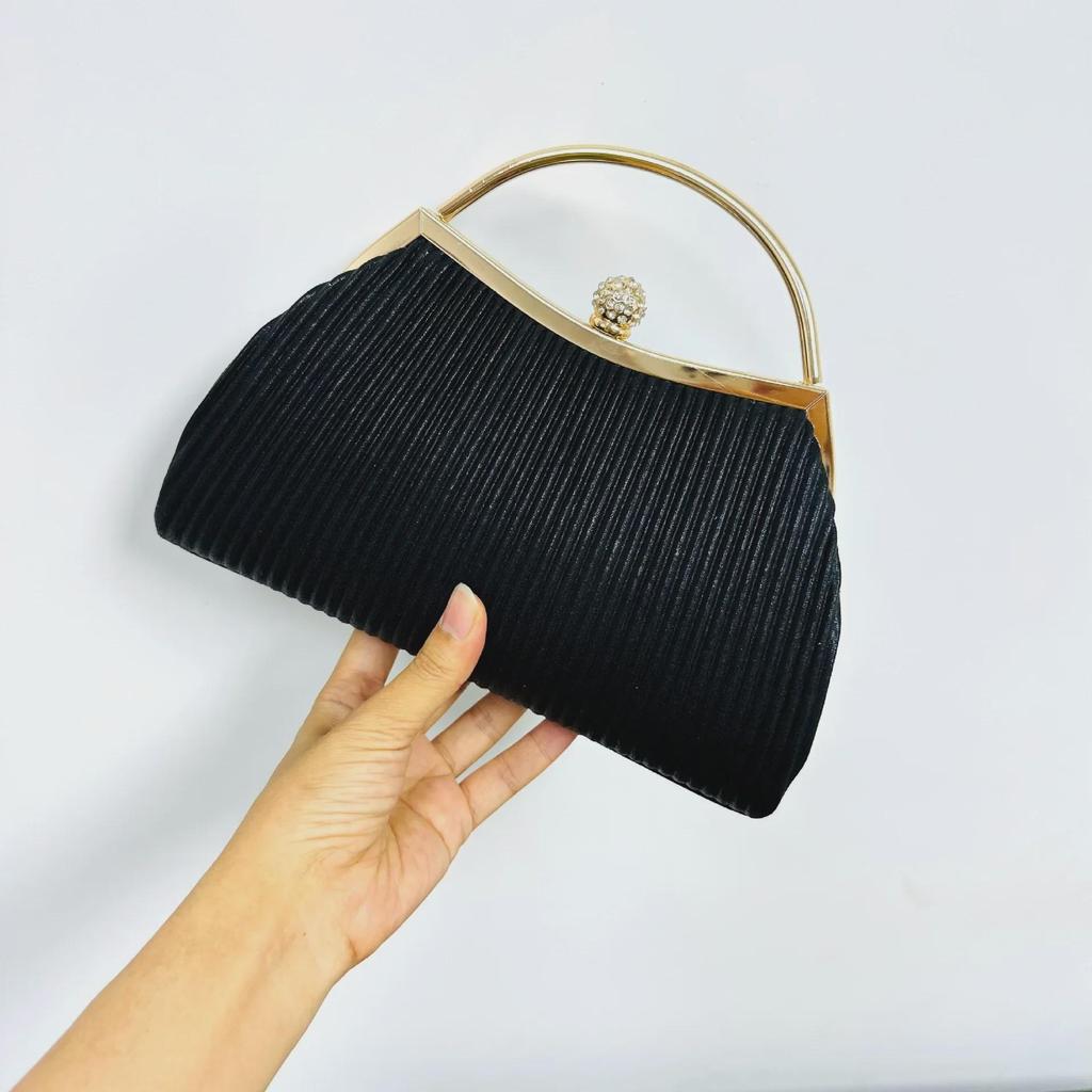 Julia- Bolso de mano elegante