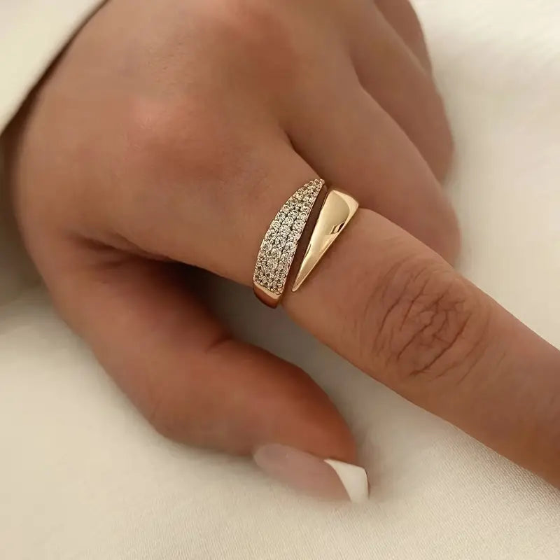 Noa- Anillo  elegante con piedras preciosas