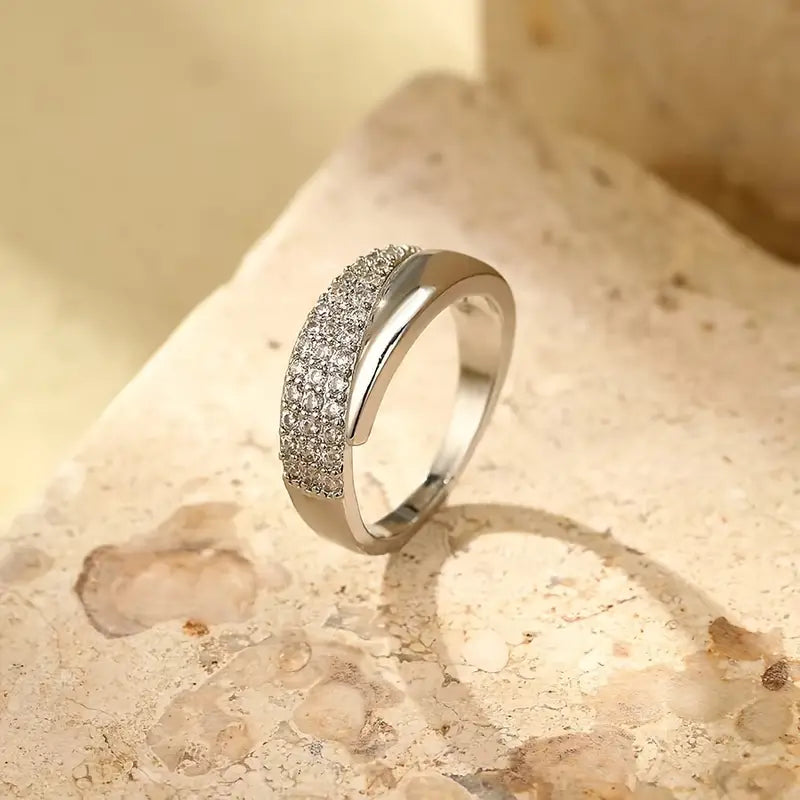 Noa- Anillo  elegante con piedras preciosas