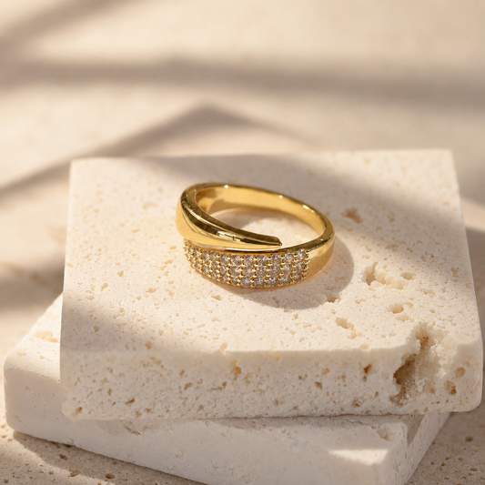 Noa- Anillo  elegante con piedras preciosas