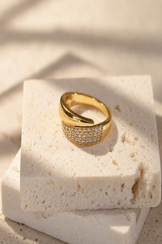 Noa- Anillo  elegante con piedras preciosas