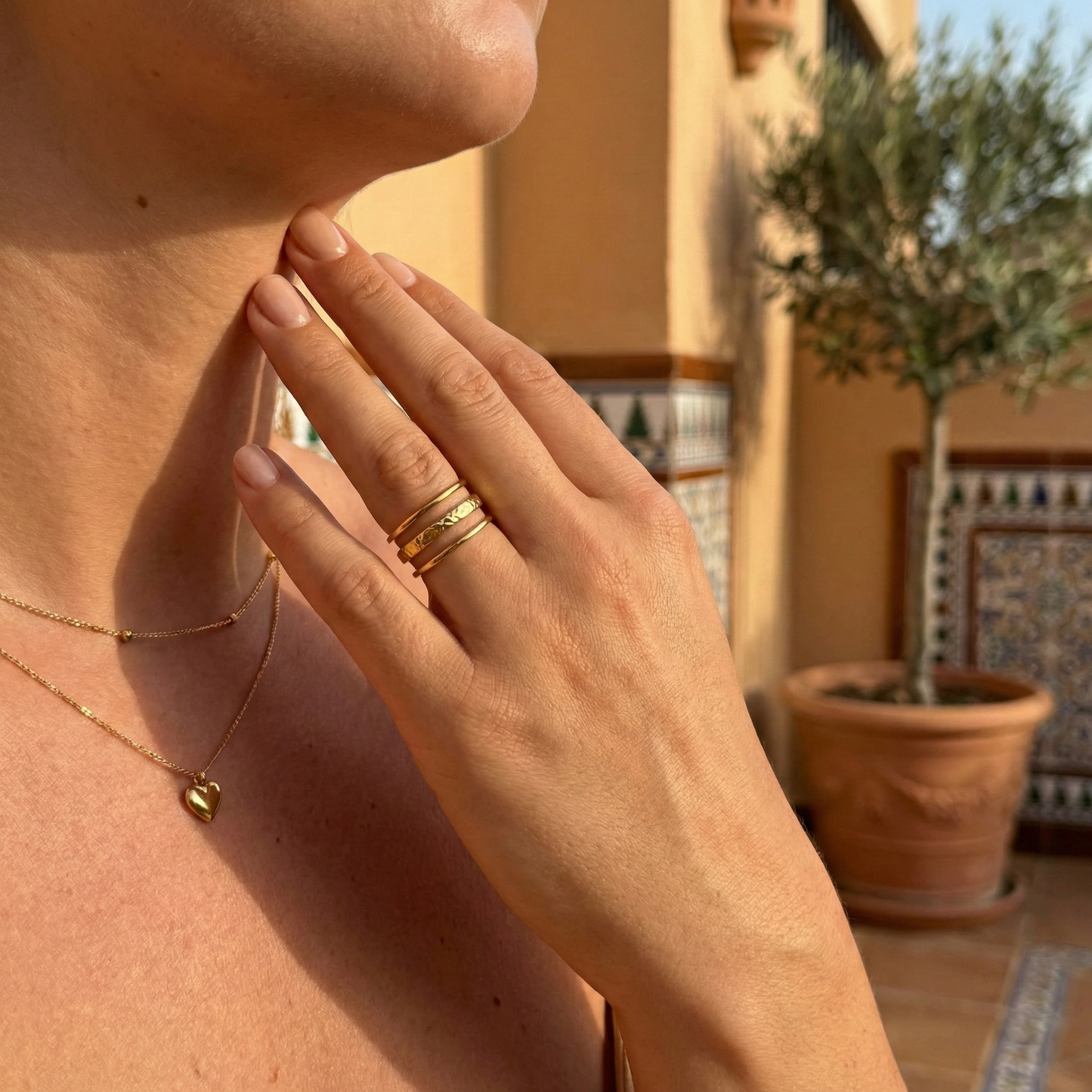 Abril- Anillo de tres láminas